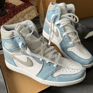 Brand New Jordan 1 Hyper Royal Size 11